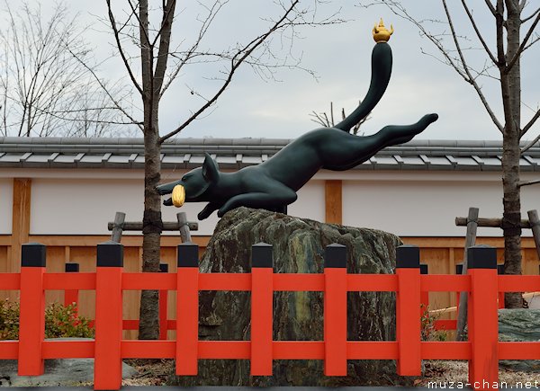 kitsune-statue-fushimi-inari-taisha