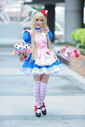 Kawaii! Cantiknya aneka dress yang terinspirasi dari Hello Kitty