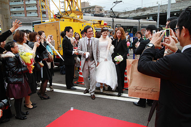 Upacara Pernikahan Di Kendaraan Umum di Jepang
