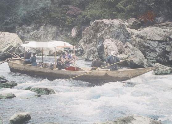 historical-japan-16-riverboat