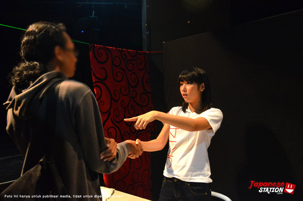 JKT48-handshake