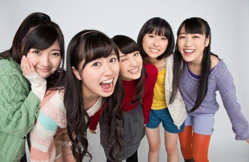 Momoiro-Clover-Z-becomes-Twinkle5-in-Christmas-Drama-Tenshi-to-Jump-04-610x400