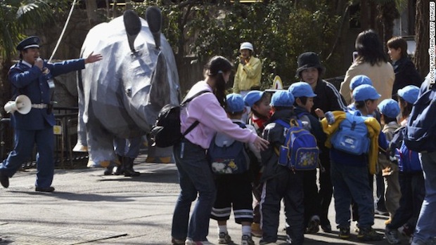 ueno-zoo-escaped-rhino-zookeeper-fake-drill