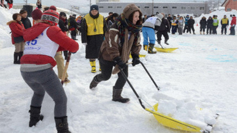 Olahraga menyekop salju di Hokkaido