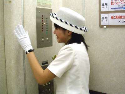 elevator-girls
