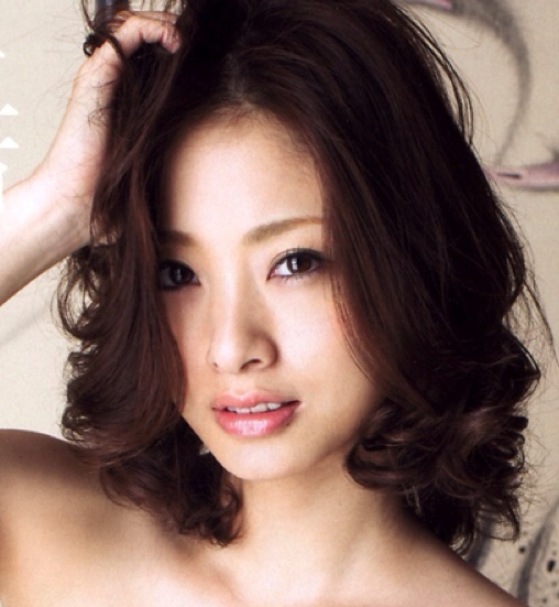 japan-women-celebrity-men-date (9)