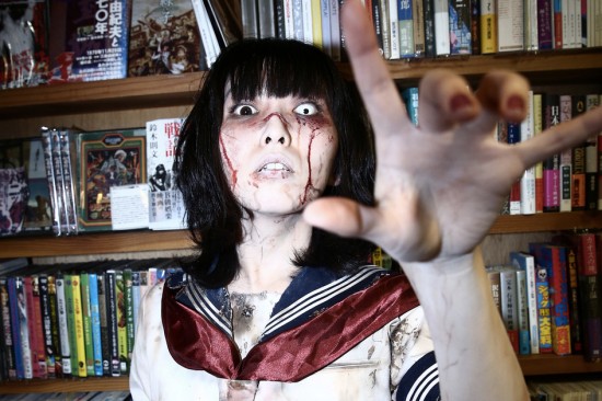 Zombie_Idol__Haunts_Tokyo_Streets-4-550x366