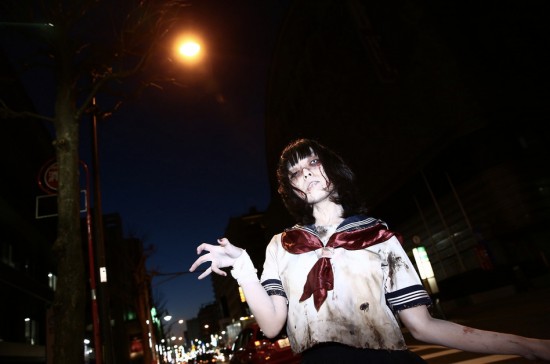 Zombie_Idol__Haunts_Tokyo_Streets-5-550x364