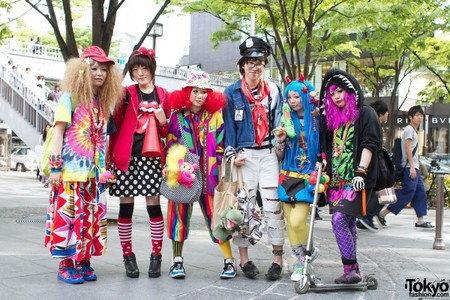 Tren Fashion Warna-Warni di Jepang: Aneh Tapi Ceria