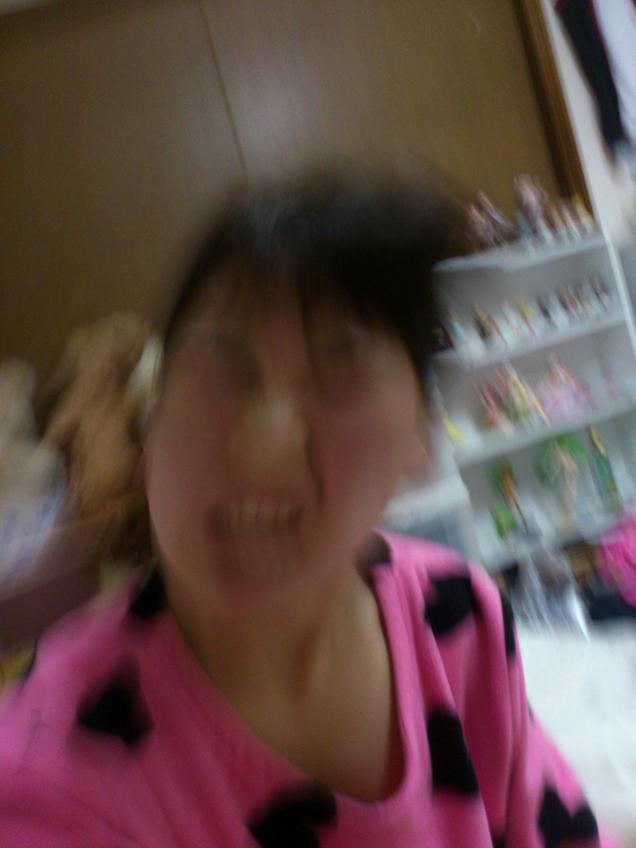 japanese head-shaking selfie 03