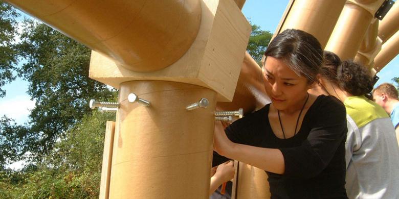 Wow! arsitek Jepang membuat kertas daur ulang menjadi pembentuk bangunan permanen!