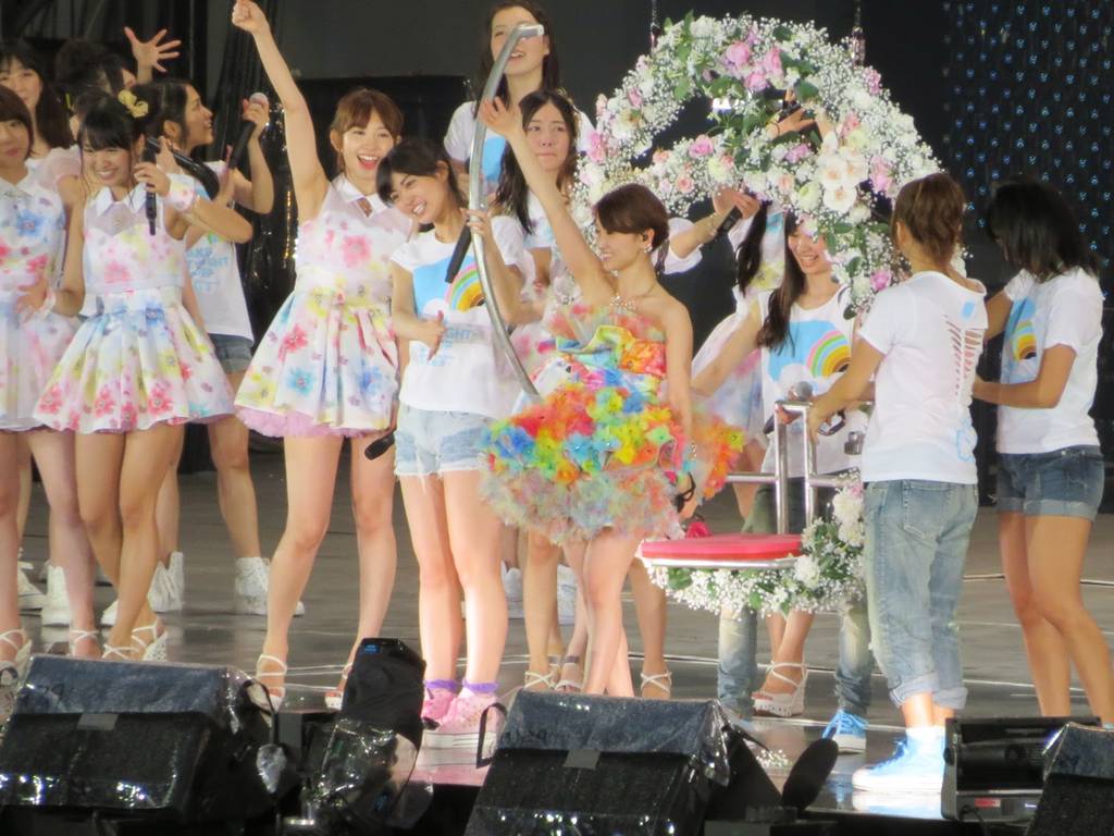 Oshima-Graduates-AKB48-11