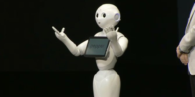 pepper-robot-pertama-yang-bisa-mengerti-perasaan