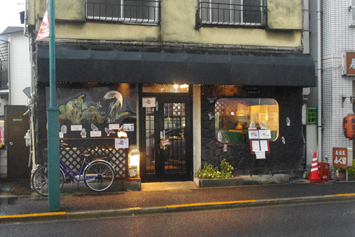 Inilah kafe untuk para pecinta burung elang di kota Mitaka, Jepang
