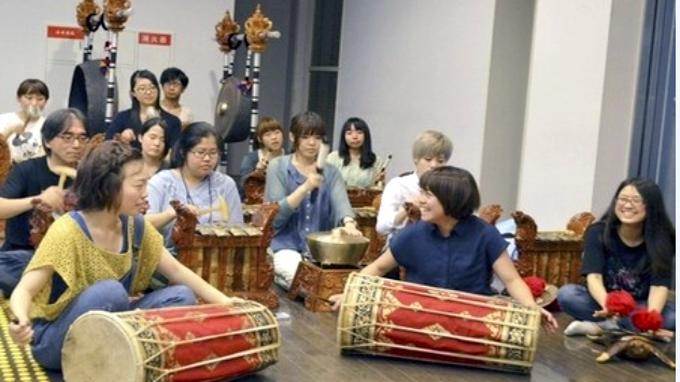 kelompok-gamelan-universitas-shizuoka-latihan-gamelan