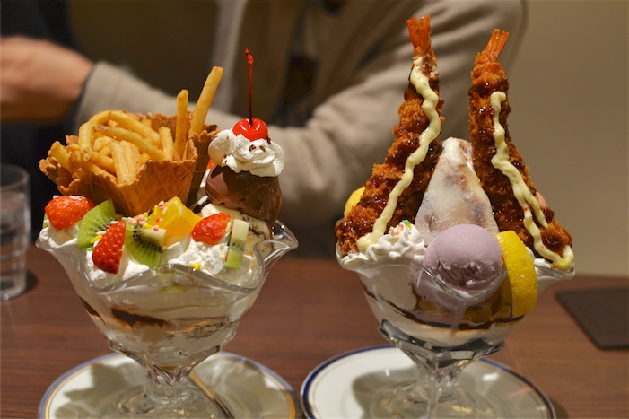 Sebuah kafe di Jepang menyajikan es krim artistik mulai dari yang elegan hingga yang tak masuk akal