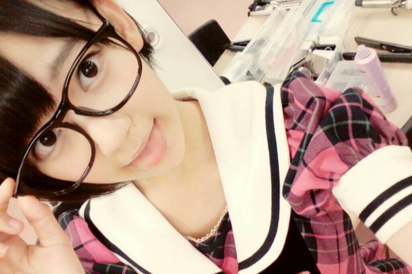 1l img_Sakura_Miyawaki_glasses-600x399
