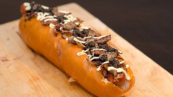 Junni Ban, Hot Dog Termahal di Dunia