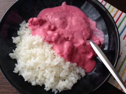Setelah kare biru, kini di Jepang ada kare warna pink!