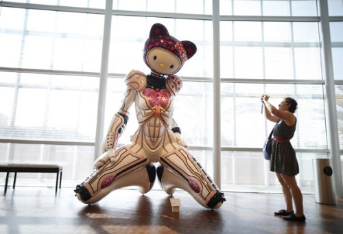 Hello Kitty merayakan ulang tahun ke-40 nya melalui pameran yang liar!