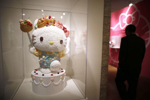Hello Kitty merayakan ulang tahun ke-40 nya melalui pameran yang liar!