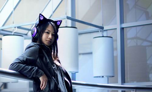 Cat-Ear-Headphones-That-Will-Turn-You-Into-A-Cat-1
