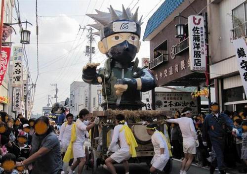 Berbagai karakter anime, game, dan lainnya membaur dalam festival keagamaan di Jepang