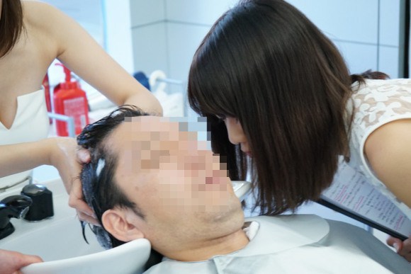 Japanese Models Wash Your Hair (3)