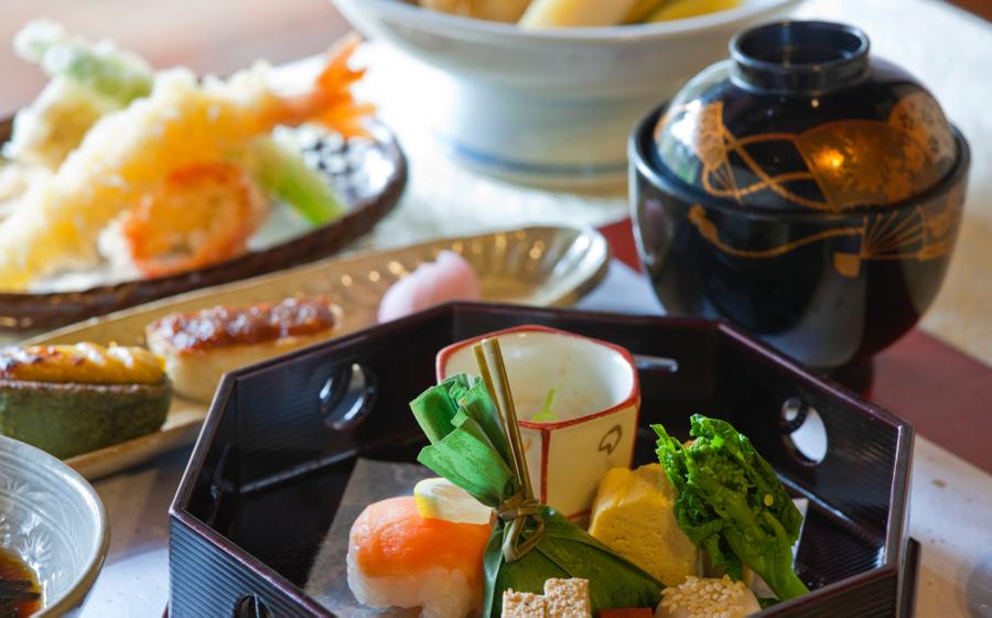 Yuk Kita Mengenal Tradisi Makan ala Jepang! Seperti Apa Ya?