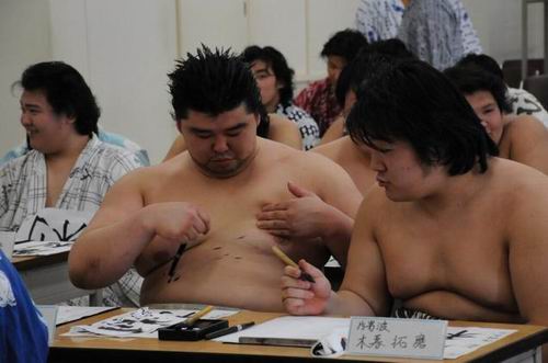 Sekolah Sumo di Jepang adalah tempat yang ajaib untuk menuntut ilmu
