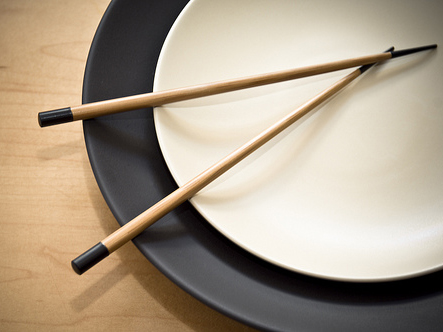 Suka Makan Pakai Sumpit? Yuk Cari Tahu Perbedaan Sumpit Cina, Jepang, dan Korea