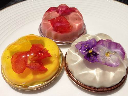 Kawaii! Dessert berhiaskan bunga-bunga dari Jepang ini terlalu indah untuk disantap! (2)