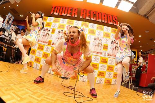 LADY BABY tampil mengguncang pada acara perilisan di Tower Records, Shibuya (1)