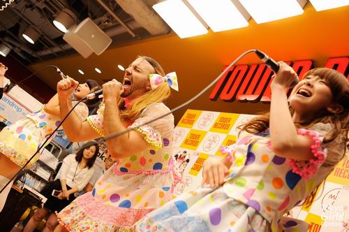 LADY BABY tampil mengguncang pada acara perilisan di Tower Records, Shibuya (3)