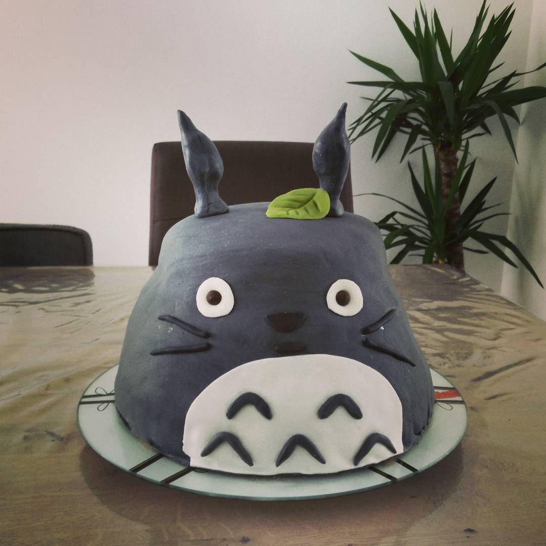 Beri Sentuhan Ghibli pada Hari Ulang Tahunmu dengan Kue-Kue Imut Bertema Totoro Berikut Ini!