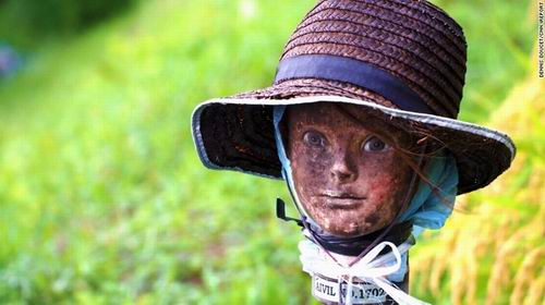 Hii seram! Orangan-orangan sawah dari kepala manekin di pedesaan Jepang ini terlihat menakutkan! (1)