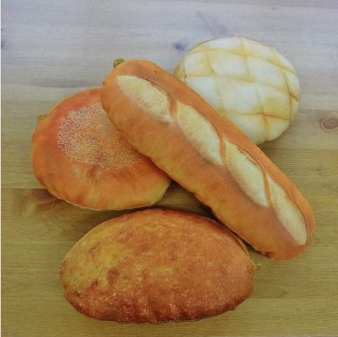 Roti-roti ini tampak lezat, tapi ini ternyata adalah tas dan bantal! (7)