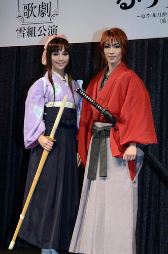 Drama musikal Rurouni Kenshin dari Takarazuka Revue tampilkan para pemerannya (22)