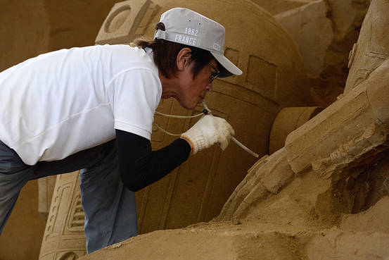 Patung pasir 'Star Wars' ditampilkan di Tottori Dunes di Jepang