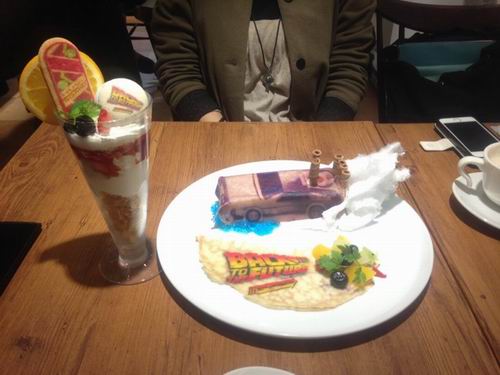 Wah, di Jepang kini telah hadir beberapa kafe bertema Back to the Future!