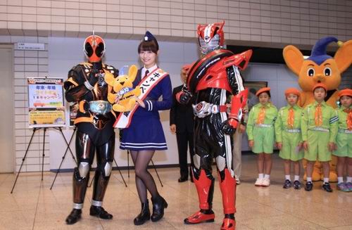 Para Kamen Rider mempromosikan kampanye keselamatan lalu lintas di Tokyo (1)