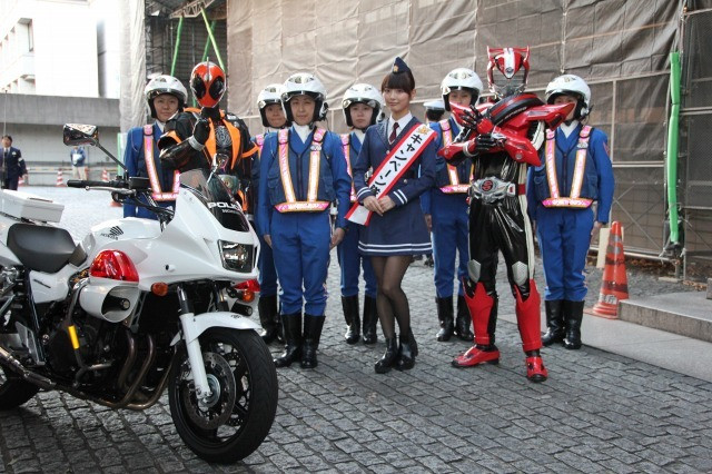 Para Kamen Rider mempromosikan kampanye keselamatan lalu lintas di Tokyo (2)
