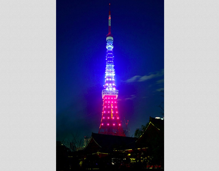 Paris Tokyo Tower Menyala Biru, Putih merah1