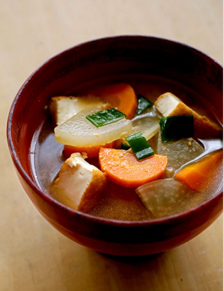 Penuhi Kebutuhan Asupan Sayuran Harianmu Dengan Sup Miso Sayuran yang Lezat & Bergizi