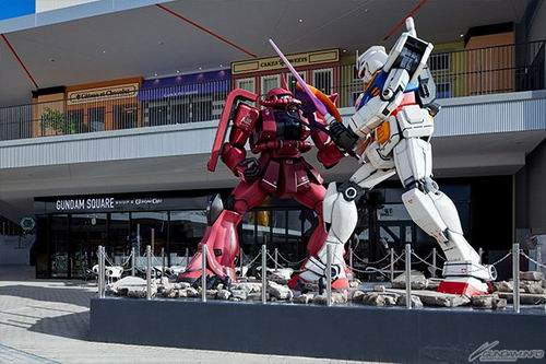 Gundam RX-78-2 berduel dengan Zaku II di Osaka (3)