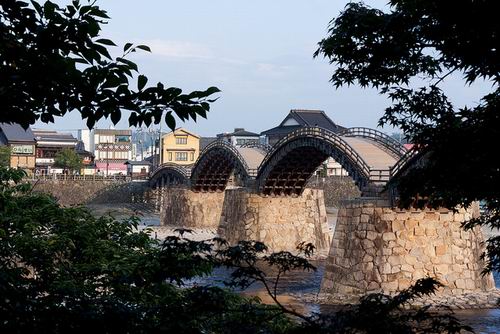 Inilah jembatan-jembatan yang menakjubkan untuk para pejalan kaki di Jepang (14)