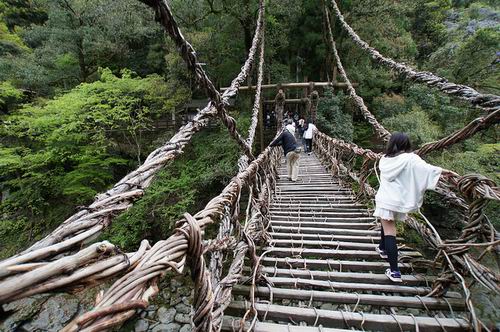 Inilah jembatan-jembatan yang menakjubkan untuk para pejalan kaki di Jepang (8)
