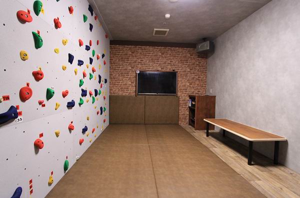 Karaoke sambil panjat dinding Di Jepang ada tempatnya! (4)