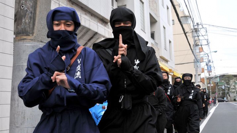 Promosikan wisata di Tokyo, para ninja ini berparade di jalanan