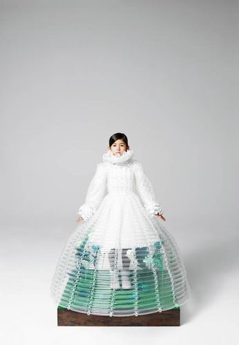 Sugoi! Seniman Jepang ini ciptakan gaun-gaun yang terbuat dari balon! (3)